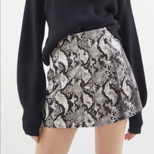 NWOT UO button up skirt